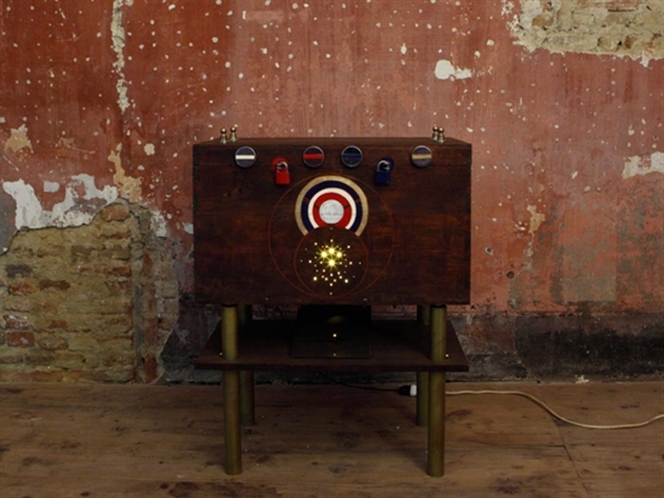 MCastagnotto_Il_Baule__2009-2010_tecnica_mista_100_x_80_x_48_cm_Courtesy_Gagliardi_Art_System__Torino_foto_PaoloPellion